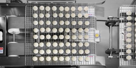 Los alimentos se pueden colocar en rejillas de enfriamiento o bandejas