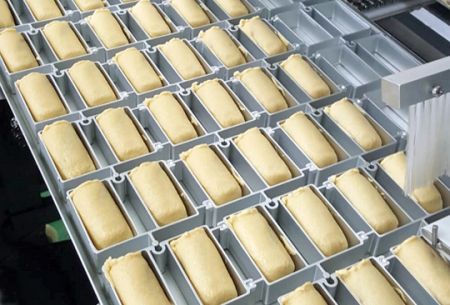 Configuración de línea de producción automática de pastel de piña para el lanzamiento de un nuevo producto