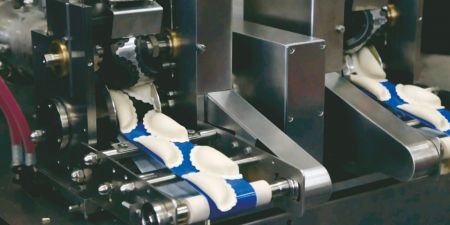 两组头架可独立运作,同时生产不同形状的食品