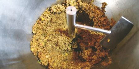 Επεξεργασία γεμίσματος κόκκινου σταφυλιού.