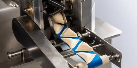 Σαμόσα με τριγωνικά καλούπια.