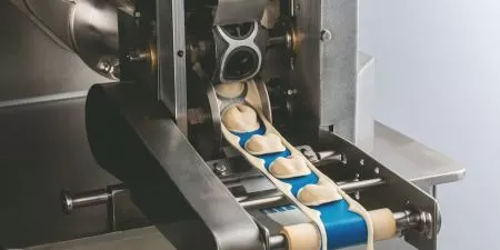 Πελμένι με κυκλικά καλούπια.