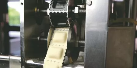 Ραβιόλι με τετράγωνα καλούπια.