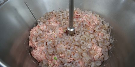 适用多种馅料,还可拌入尺寸较大的食材,例如:虾段