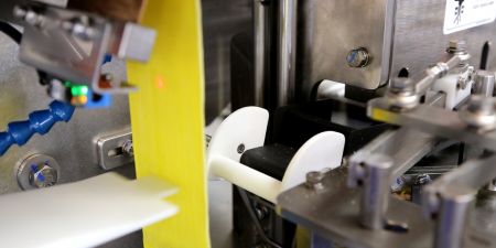 具备面皮控速系统,自动控制面皮输送速度