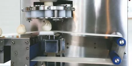 Spezielle Klappen, die zum Formen von gefalteten Brötchen verwendet werden