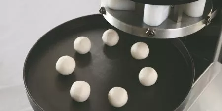 机械量产无花纹包馅食品,例如:肉丸、法拉费、麻糬、义大利饭团