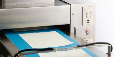 The dough sheet can be automatically divided into different desired sizes