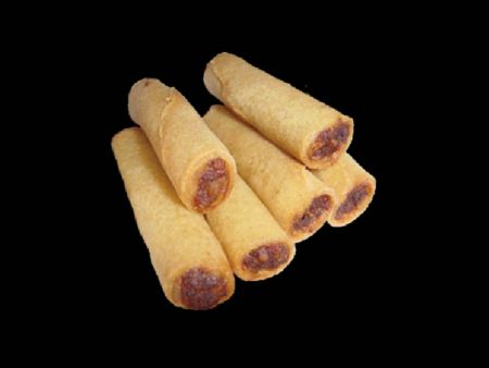 Ang mga spring rolls ay pantay na hinati