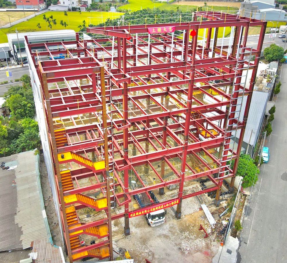 Félicitations pour la connexion réussie de la dernière poutre principale de la nouvelle usine de la machinerie Dasin le 18 novembre 2021 !