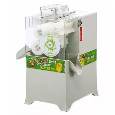 JH100 Using two knobs to adjust the gaps between the rollers.