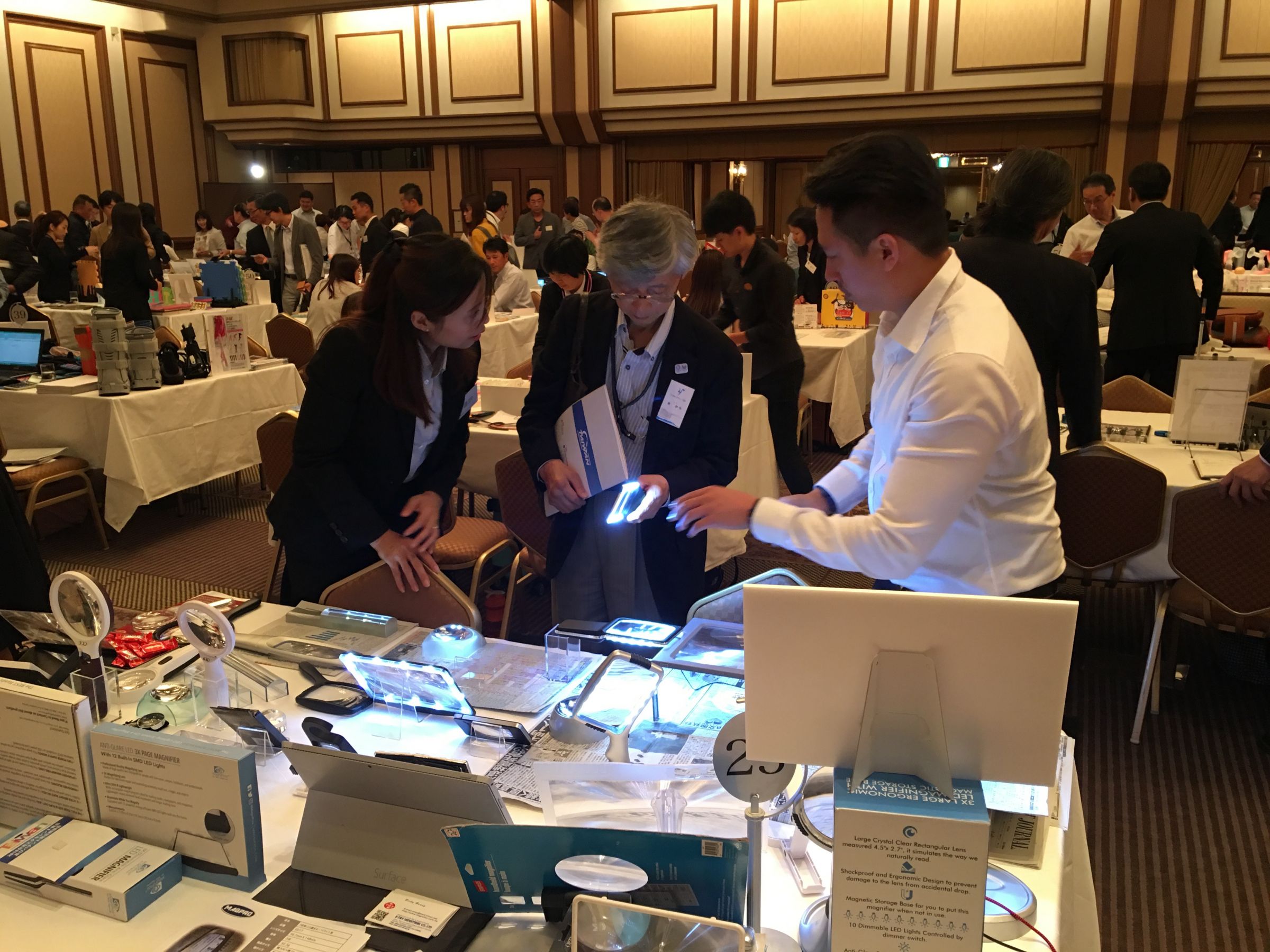 Listen to customer needs at the exhibition