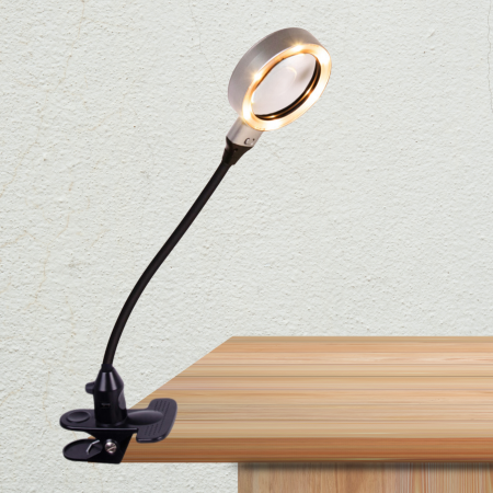 6 lumières LED à intensité variable.