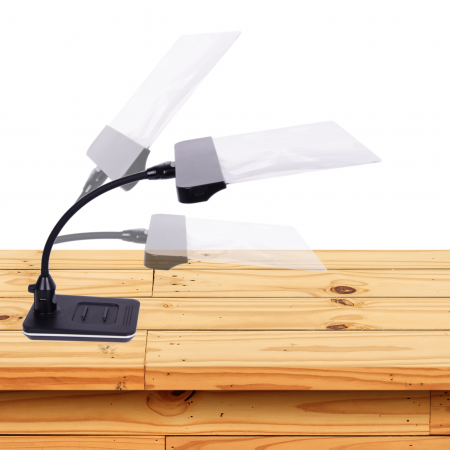 Lámpara de escritorio con cuello de cisne flexible y lupa con luz LED.
