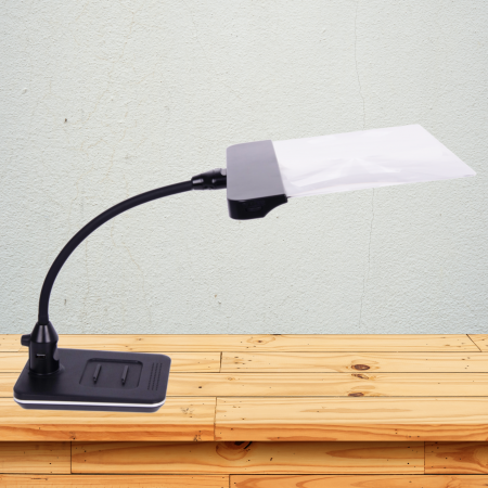 3倍全頁充電式放大鏡 方形檯燈放大鏡 大型LED檯燈放大鏡 免提照明放大鏡免提檯燈放大鏡 方形放大鏡 3倍全頁檯燈放大鏡 矩形檯燈放大鏡 雜誌、精細文字,工藝繪畫皆宜,送長輩最貼心