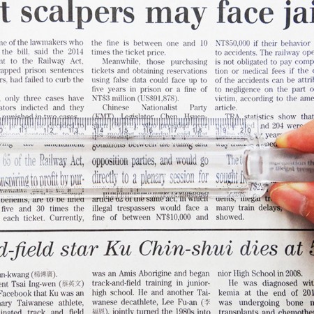 Düşük Görme Engelliler İçin Okuma Çubuğu Büyüteci