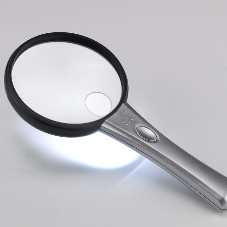 Lighted Magnifier with Handle