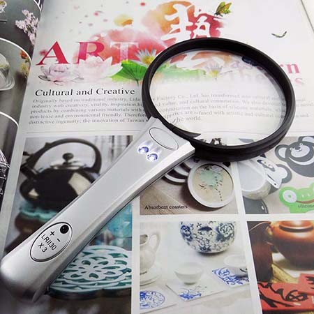 2X Illuminated Magnifier for Reading