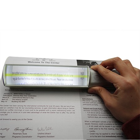 عدسة مكبرة مضاءة 4X