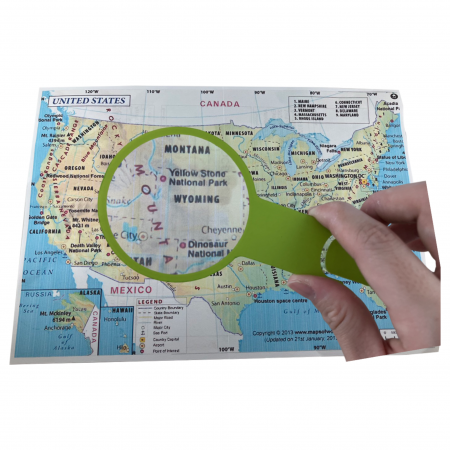 Мини-лупа-закладка увеличивает текст карты на английском языке.