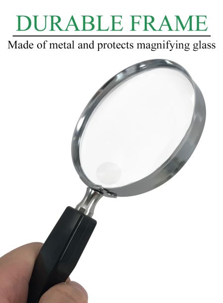 прочная рама из металла и защищает увеличительное стекло