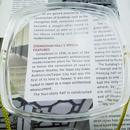 แว่นขยายคอแบบแฮนด์ฟรีสำหรับการอ่านและการตัดเย็บ