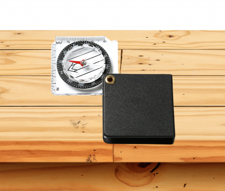 折疊放大鏡輕巧便攜,方便隨身攜帶並收納,適合長時間徒步旅行或健行使用。