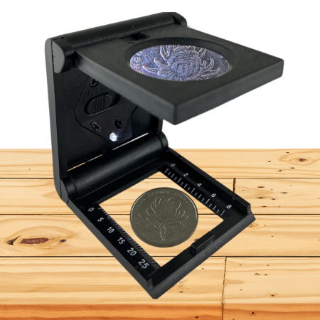 5倍折疊金屬放大鏡 金屬鑑定放大鏡 LED金屬看布鏡 5倍看布鏡 折疊看布鏡 LED照明看布放大鏡 金屬看布放大鏡 5倍看布放大鏡 便攜看布放大鏡 適用紡織品、珠寶、古董鑑定,全金屬耐用,方便攜帶收納