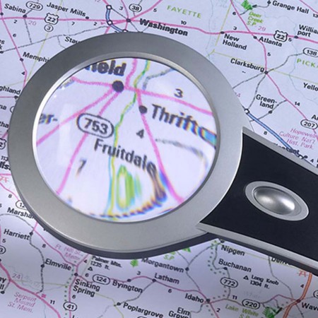 Ручная лупа для чтения с подсветкой