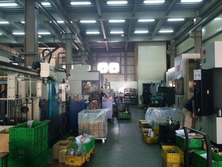 A Ju Feng mérnöki csapata a megmunkálási folyamat javításának kihasználásával csökkentheti az anyag- és marási szolgáltatás költségét az ügyfelek számára.