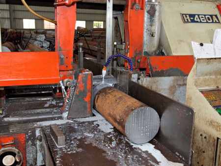 Ju Feng kann Kunden den Schneidservice für große Außendurchmesser von Stahlmaterial anbieten.