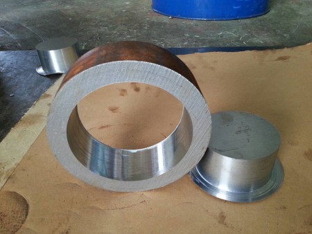 El producto de acero terminado después de la perforación en el centro de perforación de Ju Feng.