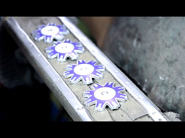 Poleringsmaskiner til metalmærker, militærmærker, politimærker, souvenirsnål pins