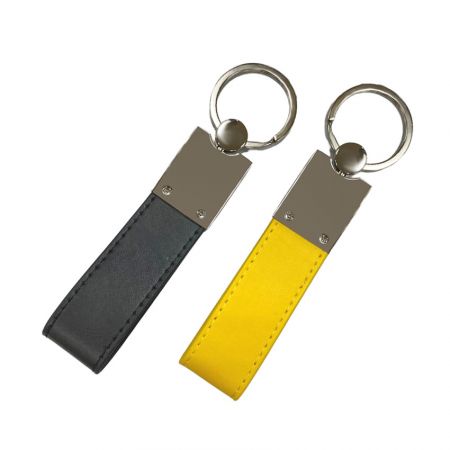 Promotionele leren sleutelhangers in de aanbieding