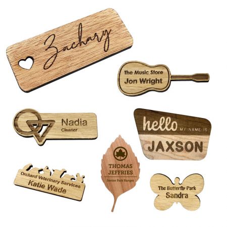 Les badges en bois gravés sont le moyen idéal d'ajouter une touche de professionnalisme à tout événement ou bureau.