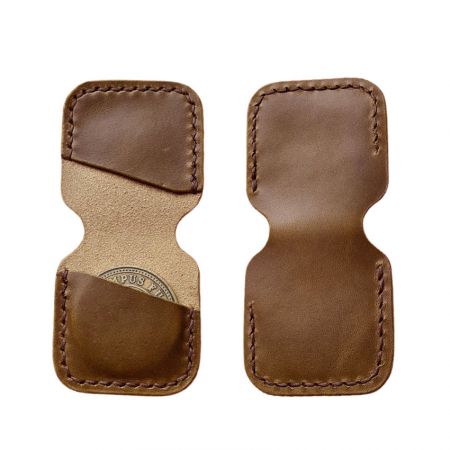 porte-pièces en cuir plié en deux