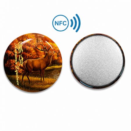 Botão NFC personalizado individual para o Equinócio de Outono, parte de uma coleção de presentes NFC personalizados sazonais.