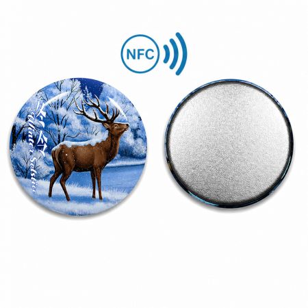 Distintivo NFC personalizado individual para o Solstício de Inverno, parte de uma coleção de presentes NFC personalizados sazonais.