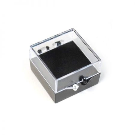Caja de plástico para pin de solapa