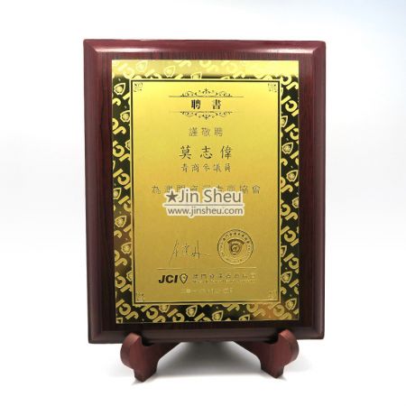placas de madera con detalles personalizados