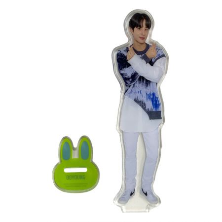 Soporte acrílico de Doyoung