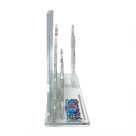 Onepiece Acrylfigurständer mit lasergefrästem, glattem Rand