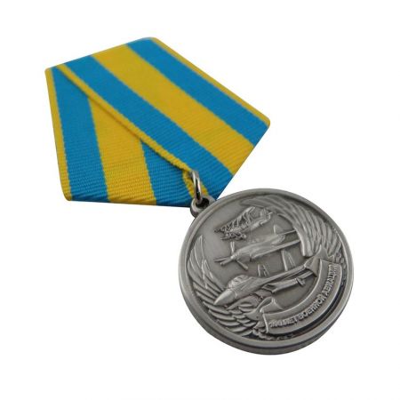 Spersonalizowany medalion wojskowy i wstążki