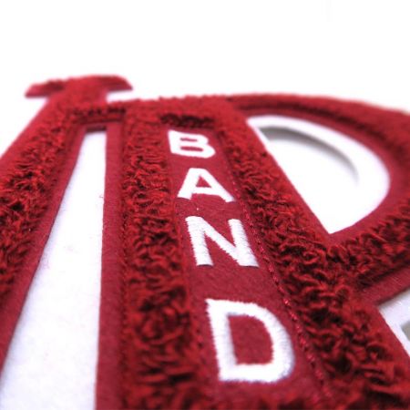 Chenille-yliopistokirjaimien patchit