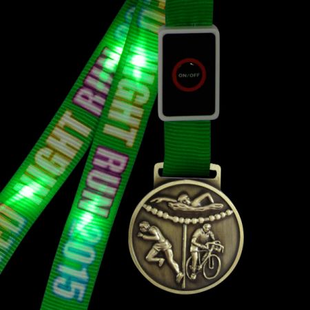 Medallón personalizado con cordón parpadeante LED - Medalla con cordón parpadeante de cinta LED