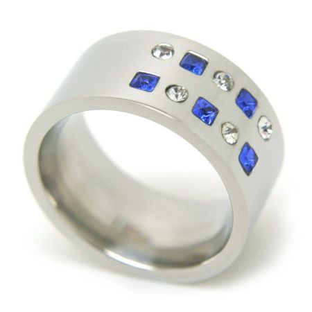 Einfacher Ring - maßgeschneiderter Schmuck Granatring
