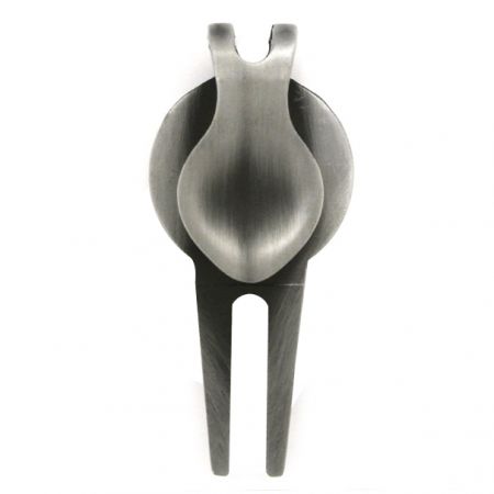 ferramenta de divot de metal com marcadores de bola