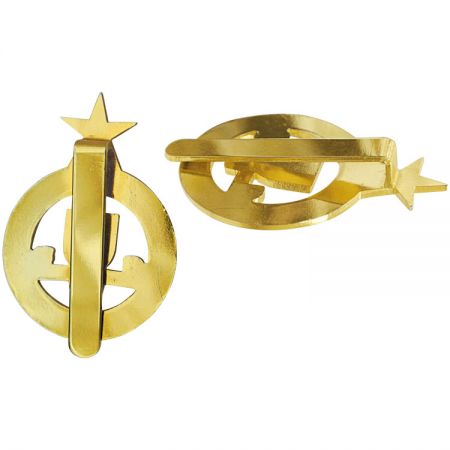 Metalclips til kasketmærker