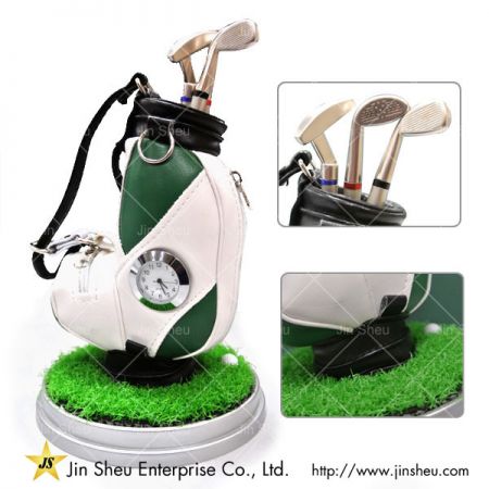 close look of mini golf bag