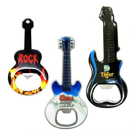 Magnete apribottiglie a forma di chitarra